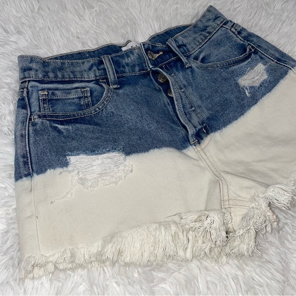 Cello Button Fly Raw Hem Distressed Ombre Shorts Size S - Picture 4 of 9